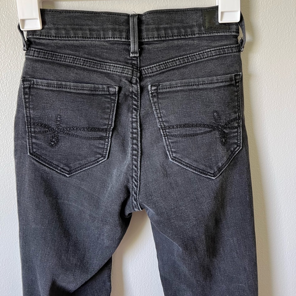 Levi’s black skinny jeans